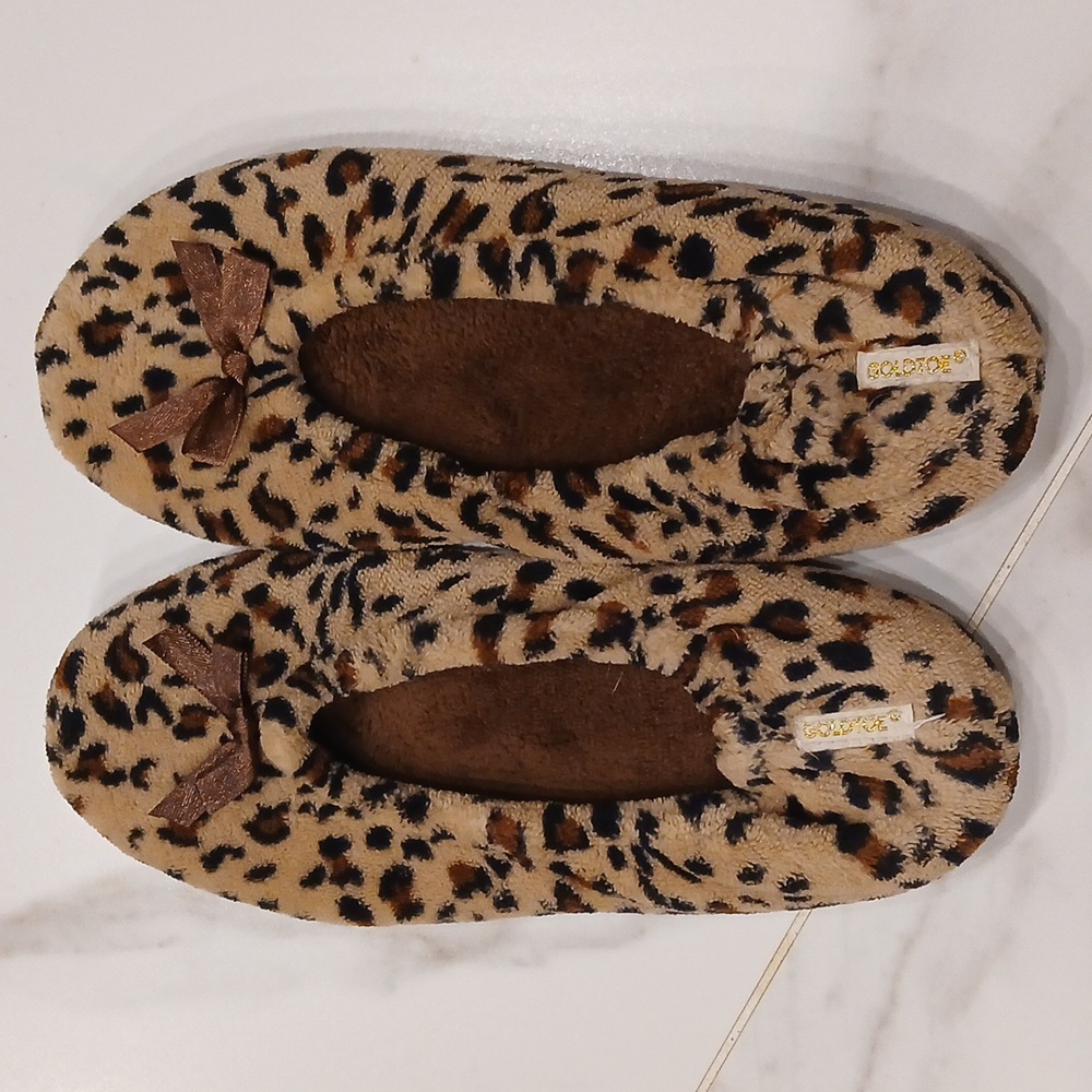Goldtoe Leopard Slippers